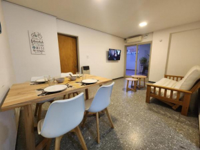 Céntrico, Amplio y Cómodo Depto con Patio en Km 0